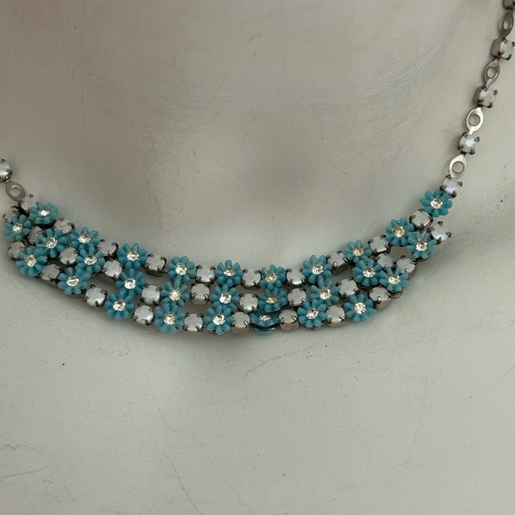 4/$100 Vintage 1960 choker blue flower necklace 16 inches 🌺 - Picture 4 of 8